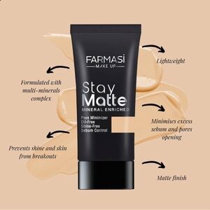 A lightweight mineral-enriched formula designed to control excess sebum.